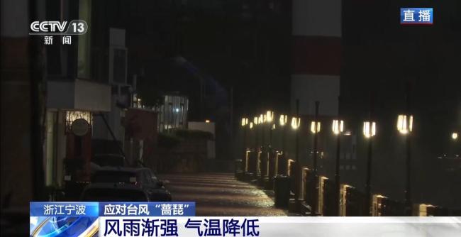 浙江象山2400余艘渔船到港避风 风雨潮“三碰头”来袭
