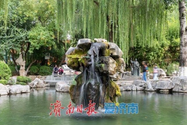 济南月牙泉“一帘秋瀑”景观持续在线 秋日赏泉好去处