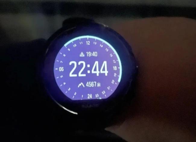 本次列车晚点11小时3分：地震引发青藏铁路多趟列车滞留