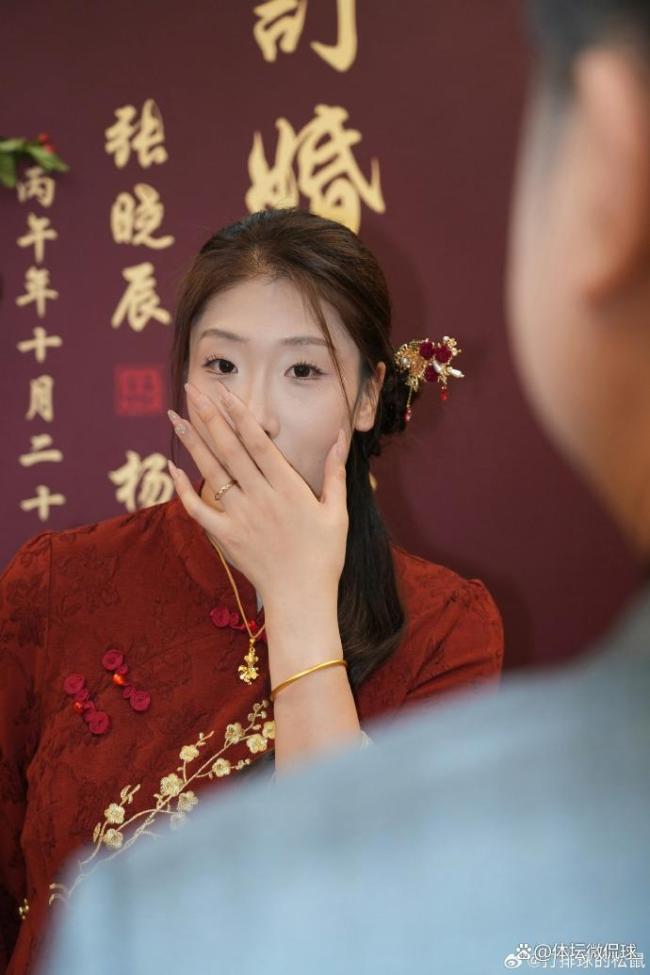 天津女排队员与德云社相声演员订婚 文体联姻获祝福