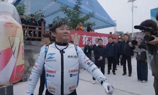张雪与书记认兄弟!挑战世界纪录:不要淹死 五星红旗能镇住一切邪祟