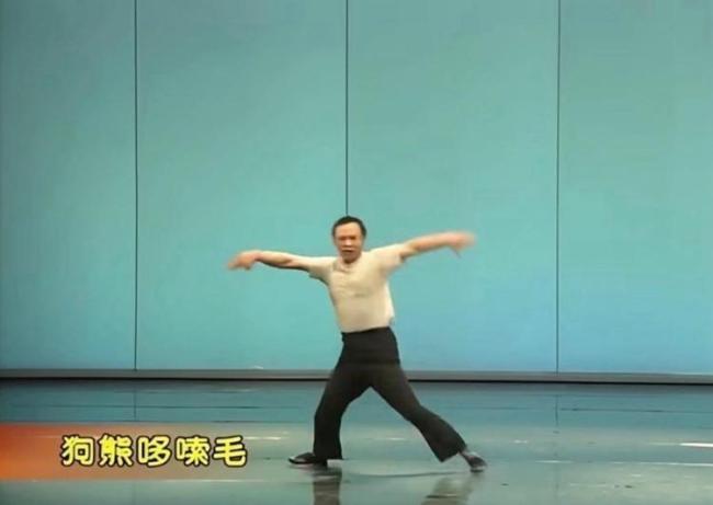 网红“闪身步”刷屏 有人练进医院 轻视热身隐患多