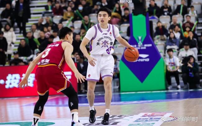 神奇！32岁老将场均2.6分仍打首发 上赛季辗转两队 因主力伤缺获机会
