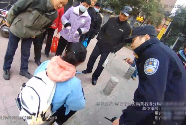 小学生被父亲责骂 报警“抓”爸爸