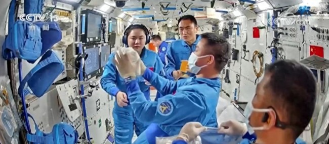 神二十乘组最新生活工作画面公布 全面交接适应良好