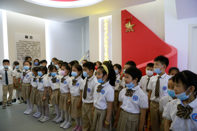 济南高新区汉峪小学师生走进济南市少年先锋队教育实践基地参观学习