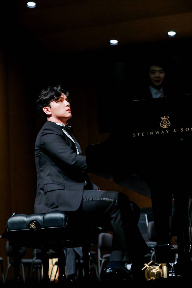 奏乐献礼家乡,爱心捐助学校——少年钢琴家陈坦锐,陈