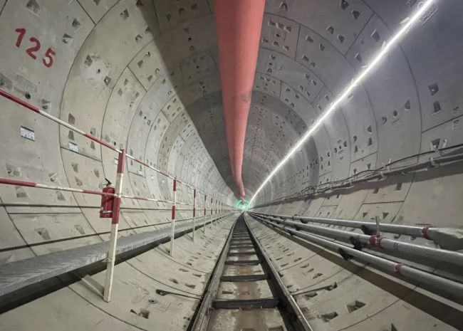 绿地大基建南京地铁6号线首条盾构区间隧道正式贯通