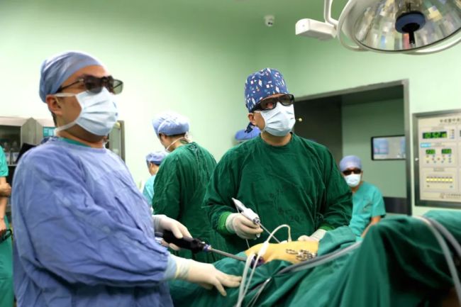 山大二院成功举办“微创外科手术直播周”，在云端呈现了一场气势恢宏的“外科风云”