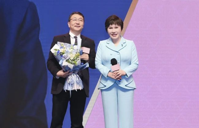 莎蔓莉莎首席科学家、中国玻尿酸之父凌沛学出席莎蔓莉莎2022春季年会