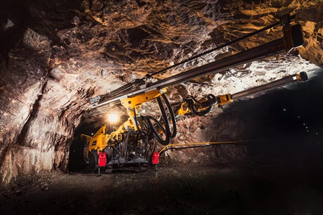 井下智能采矿——双臂凿岩台车作业.png?x-oss-process=style/w10