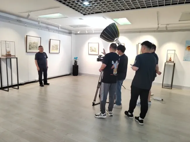锦伦文化助力艺术青岛建设！“醉美青岛 精彩崂山“艺术品展在青开幕