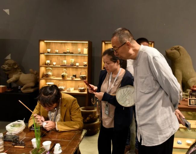 潘鲁生应邀参观调研浙江温州2023青灯市集(图3)
