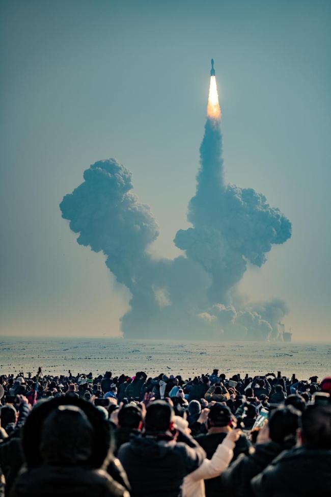 一箭三星！全球最大固体运载火箭在山东海上发射