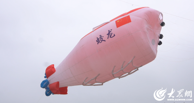 万物“筝”春，“蛟龙号”风筝在潍坊逐梦蓝天，尽显大国重器的硬核实力