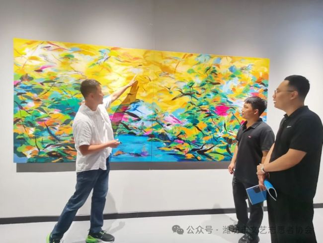 感受色彩世界的“自由”丨“形物自著·原简集——陈思源作品展”在潍坊开展，展期至7月31日