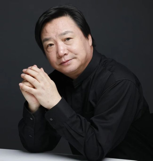 “本真见底——罗宁作品展”开幕式暨新书《环游世界美术馆·欧洲行》首发式昨日在西安举办
