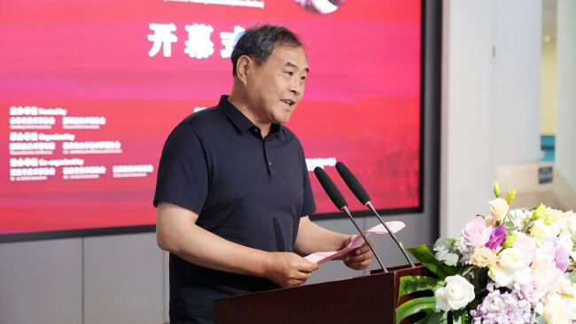 “花开盛世——孙成刚大写意花鸟画全国巡展（西安站）”昨日在陕西省美术博物馆开幕