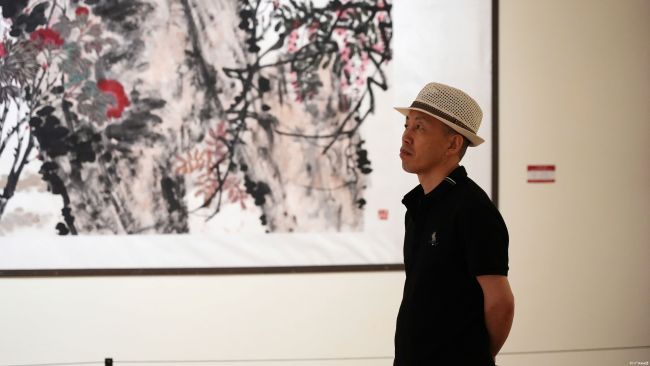 “花开盛世——孙成刚大写意花鸟画全国巡展（西安站）”昨日在陕西省美术博物馆开幕