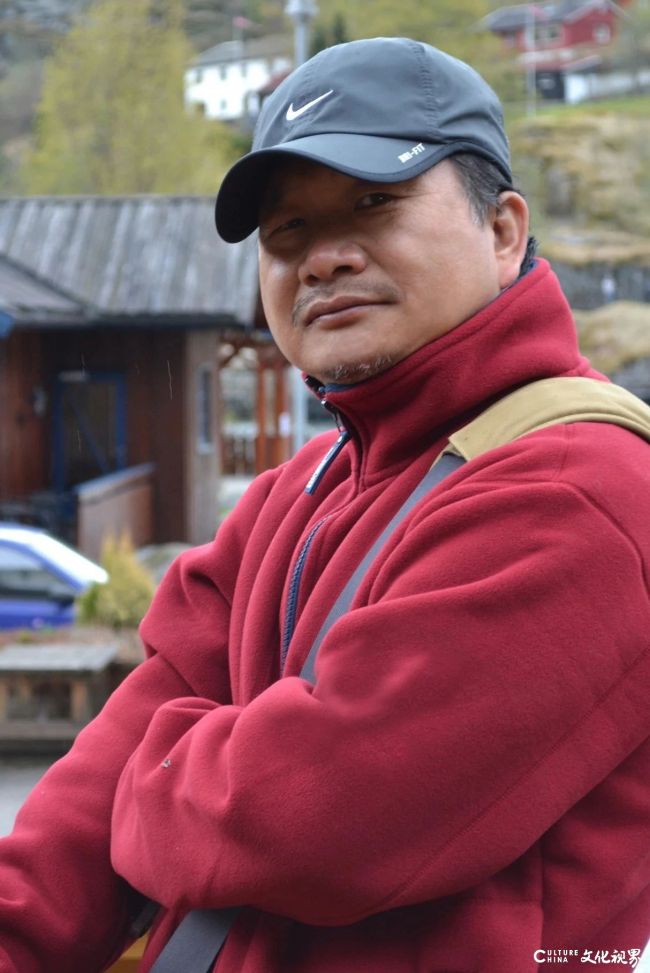 巫卫东·兰州阿干镇写生 | 将矿业小镇的故事藏在斑驳土地里，也藏在烟火气里......
