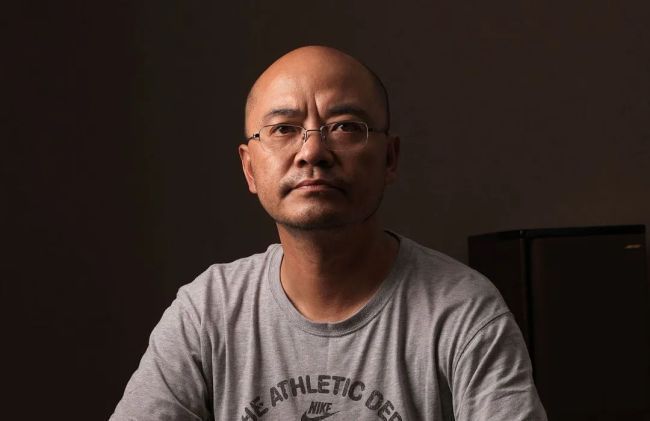 DeepSeek谈艺 | 于小冬：在形与神的边界上行走，构造具有张力的精神空间