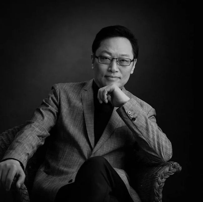 高云主编,《遇见高云》新书发布 | 以线条与构图叙事,解码传统连环画的当代生命力