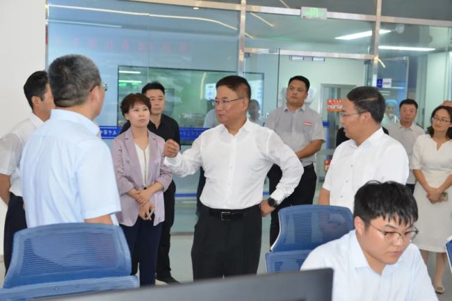 山东省科技厅党组书记、厅长孙海生一行昨日到山东步长园区调研企业科技创新工作
