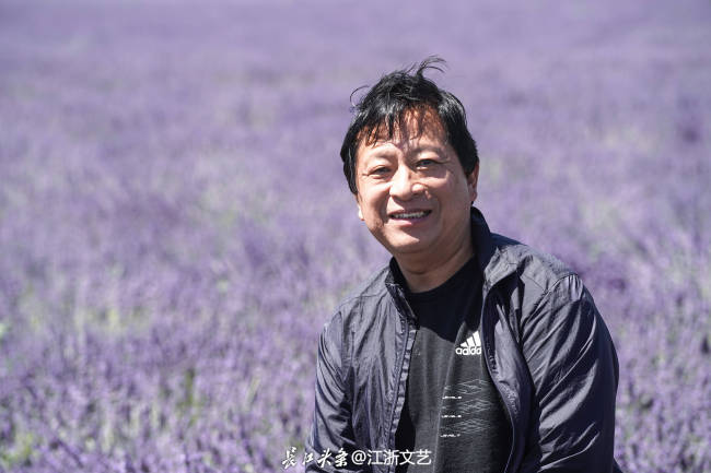 徐惠泉《温馨港湾》| 墨为骨，彩为韵，用富有时代感的视觉语言讲述地域文化里的平凡与伟大
