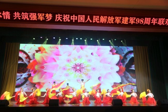 潍坊千余人欢聚庆八一 ，共叙军民深情