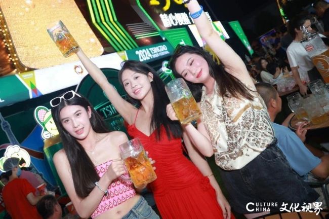 来青岛啤酒节老城区会场City Drink，让白啤解锁另一种美学灵感！
