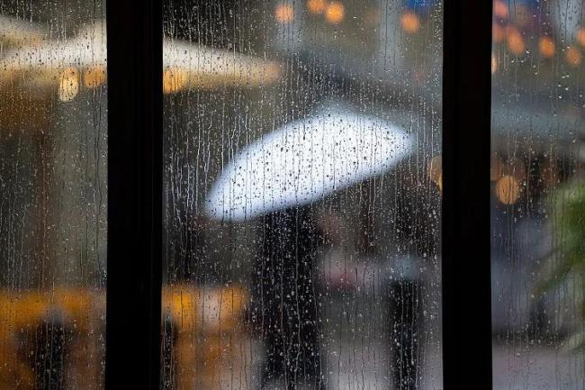 淋雨十几分钟竟得脑膜炎!——雨天回家,这三件事一定要做……