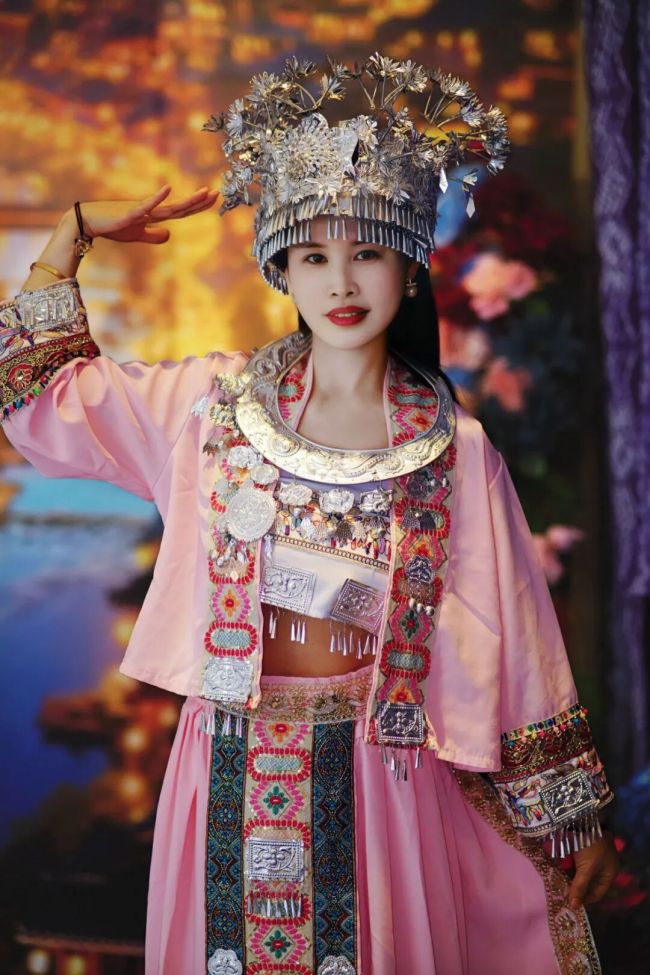 一场场民族风情下午茶在莎蔓莉莎全国各门店燃爆……