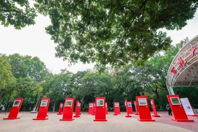 “从涅瓦河到赣江——廖正定油画艺术展”昨日在南昌开展