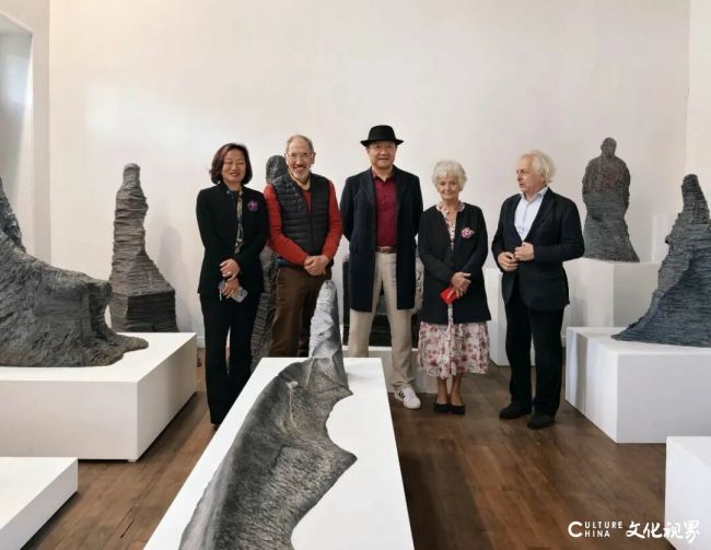 山东艺术学院院长徐青峰一行访问法兰西学院、法兰西艺术院前院长让·安哥拉工作室