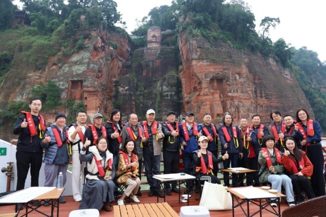 山东画院院长常朝晖应邀参加“美丽中国行·全国名家画名山”(峨眉山-乐山大佛站)活动