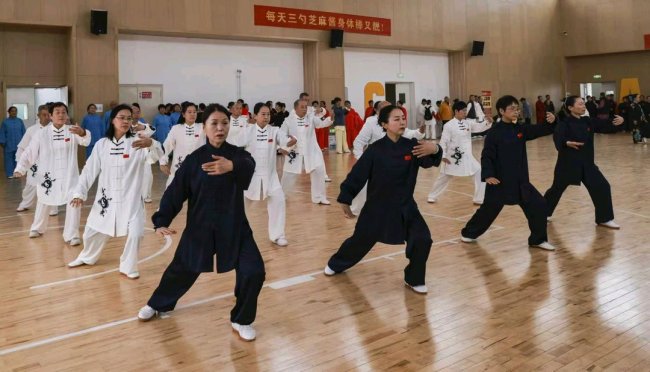 太极拳赛开打，潍坊800余名运动员展示太极拳技艺