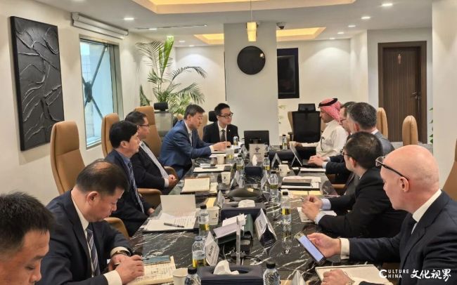 山东黄金集团党委书记、董事长张晓海受邀出席《财富》全球论坛并开展考察交流活动