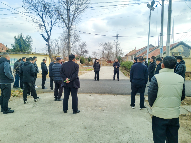 青岛莱西市日庄镇组织开展2025年冬季人居环境调研活动