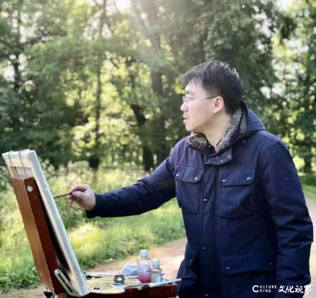 赴一场“不设限”的艺术之约!“南昌印象——廖正定油画作品展”于南昌西站北广场持续展出中