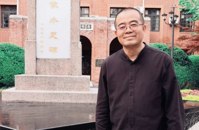 周一新·人物画 | 打破学院桎梏，在水墨创作中探索笔墨与传统的共生之道