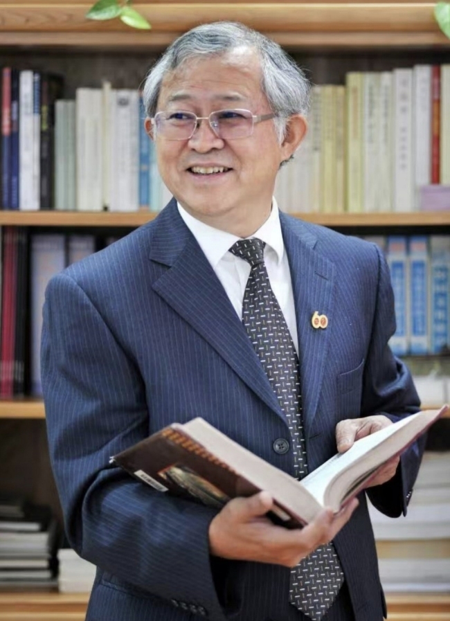 从职业教育家到养老探索者——读孙云早《向老而生-桃花源养老机构的故事》