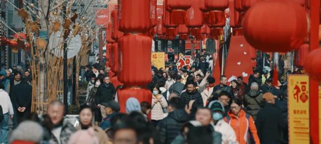 春节消费“马力”十足!青岛烧旺马年“第一把火”