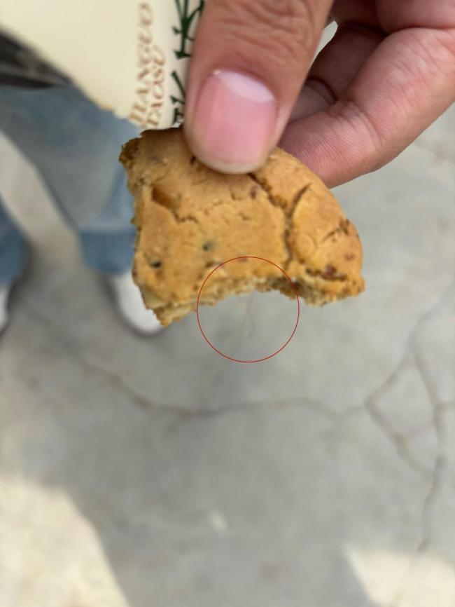 天天3·15 | 山姆会员店桃酥嵌头发,消费者维权多日未达成一致