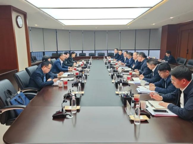 山东省国资委党委委员、副主任葛志强昨日到山东铁投集团调研