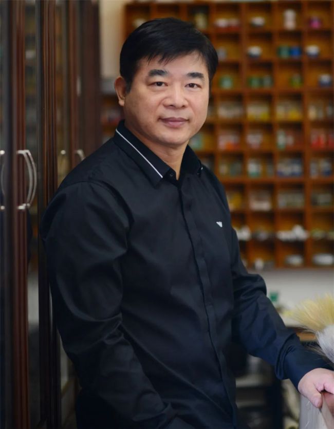 青山不留痕 傲骨争绿意——杨东平“盛世青绿”山水画印象