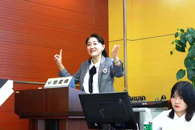 如梅绽芳华——记山东省政协常委、沃尔德集团总裁、金诺国际拍卖集团董事长商雪梅