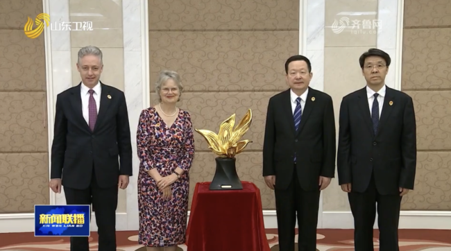 山东工艺美术学院教师作品“和合并蒂”被选定为山东省与南澳州结好40周年纪念物