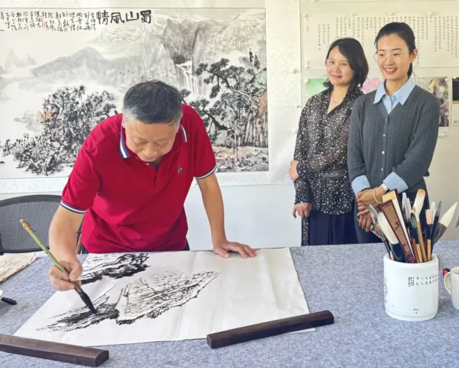 一纸素笺绘山河——姚叶红做客成都若谷书院，现场挥毫泼墨示范创作