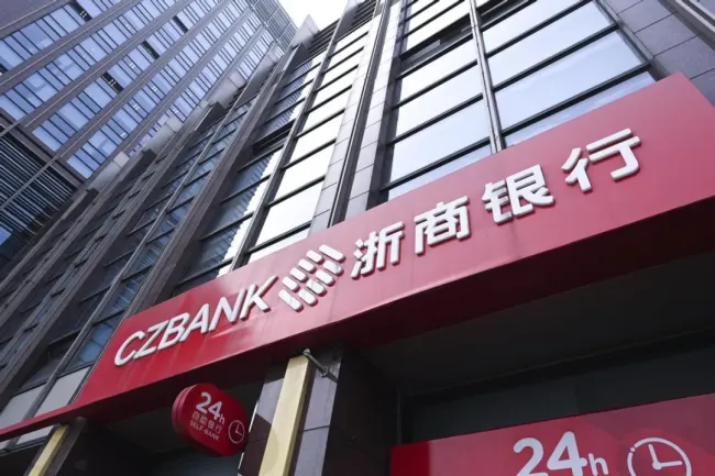 存款缩水、业绩滑坡、分红三连降……浙商银行多重利空压身，新班子亟待破局