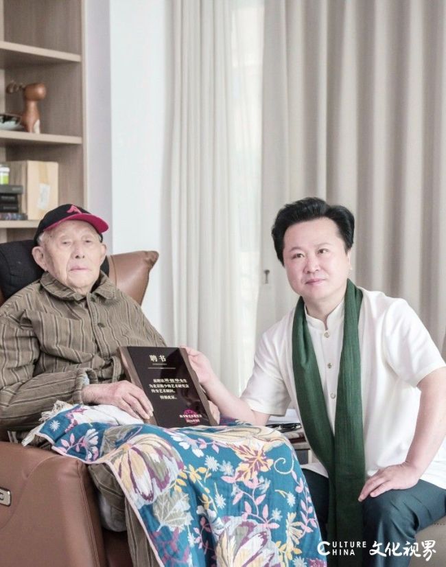 著名艺术家周韶华先生受聘北京陈少梅艺术研究会终身艺术顾问